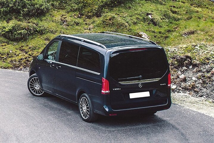 Titisee-Neustadt to Frankfurt one way Private Transfer