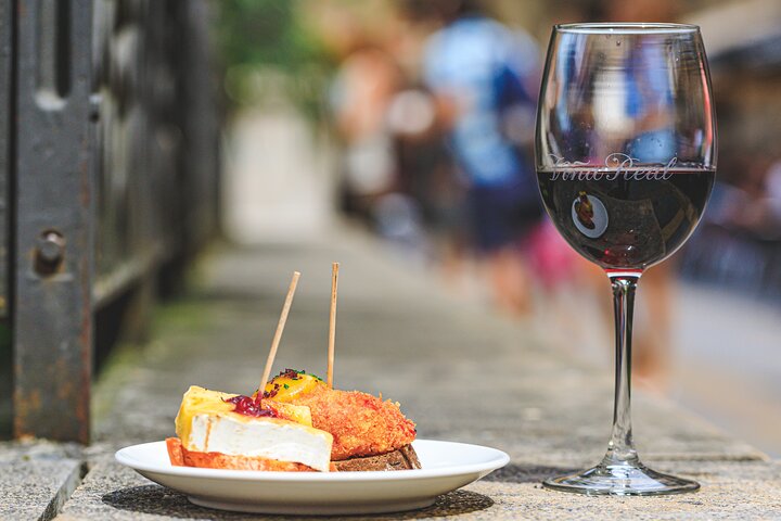 The Authentic Bilbao Pintxos, Food & Wine Tour with a Local