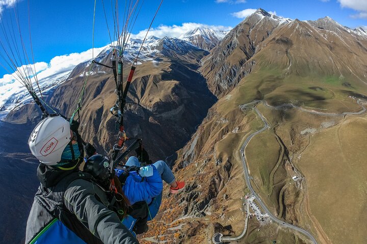 Cloudbase Paragliding in Gudauri, Georgia