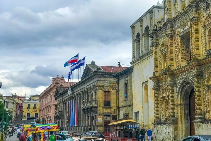 Shared Trolley Adventure: Xela's Memorable Landmarks