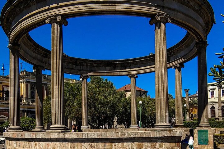 Shared Trolley Adventure: Xela's Memorable Landmarks