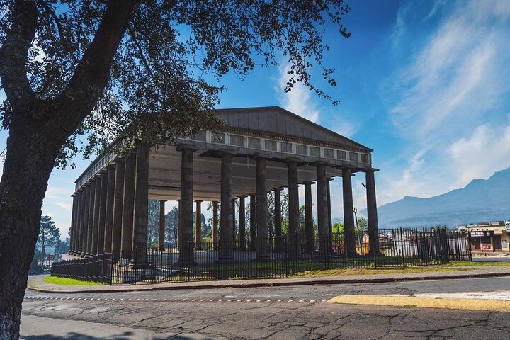 Shared Trolley Adventure: Xela's Memorable Landmarks