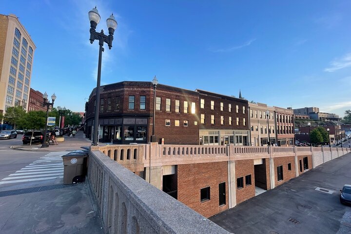Downtown Knoxville Hidden Tour w/ Ice Cream, Coffee & Tennessee River Gems