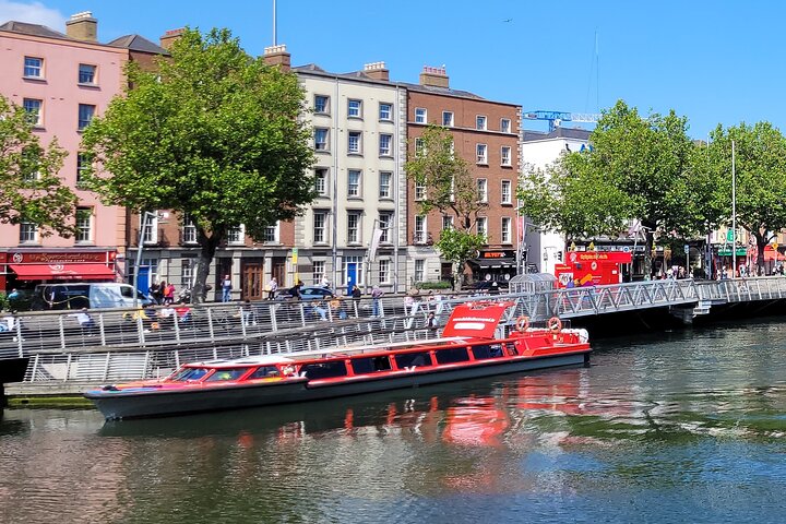 Dublin Sightseeing Cruise on River Liffey with Local Guide