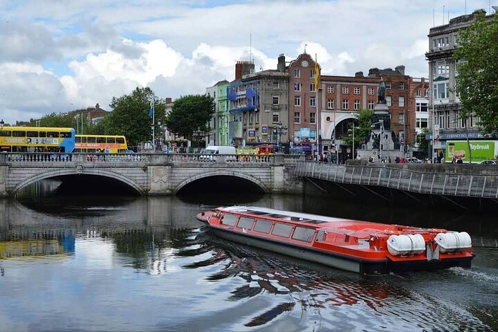 Dublin Sightseeing Cruise on River Liffey with Local Guide
