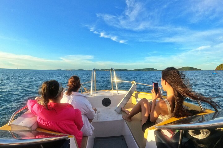 PRO-SNORKELING to Explore Hidden Coral Reefs (MAX 10 PAX)
