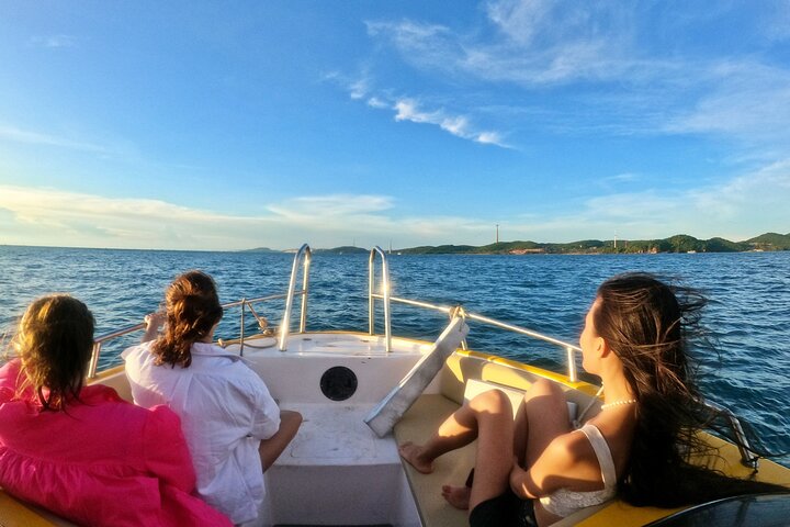 PRO-SNORKELING to Explore Hidden Coral Reefs (MAX 10 PAX)