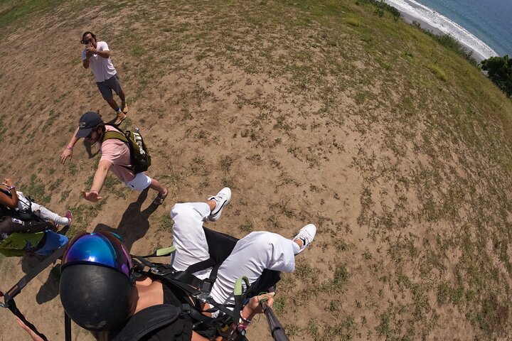 Ecuador Paragliding Montañita