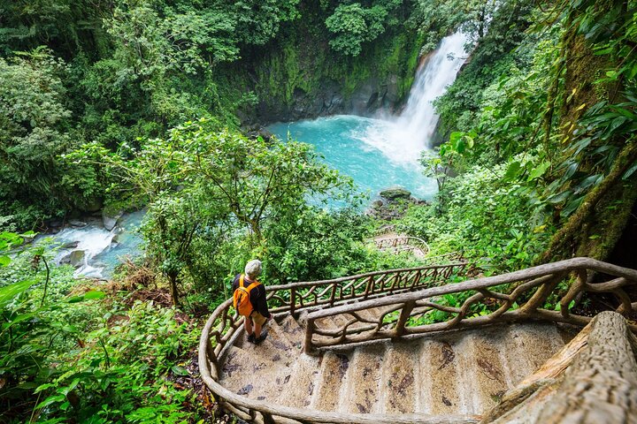 RIO CELESTE RIVER: Tubing+Rainforest+Wildlife+Waterfall+Active Volcano (PRIVATE)