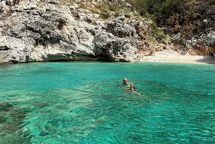 Speed Boat Tour to National Park and Grama Bay