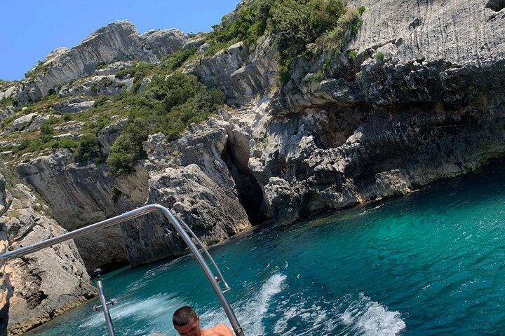 Speed Boat Tour to National Park and Grama Bay