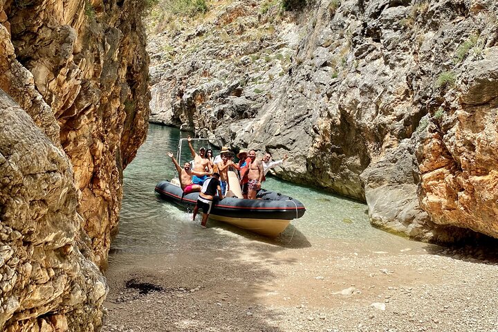 Speed Boat Tour to National Park and Grama Bay