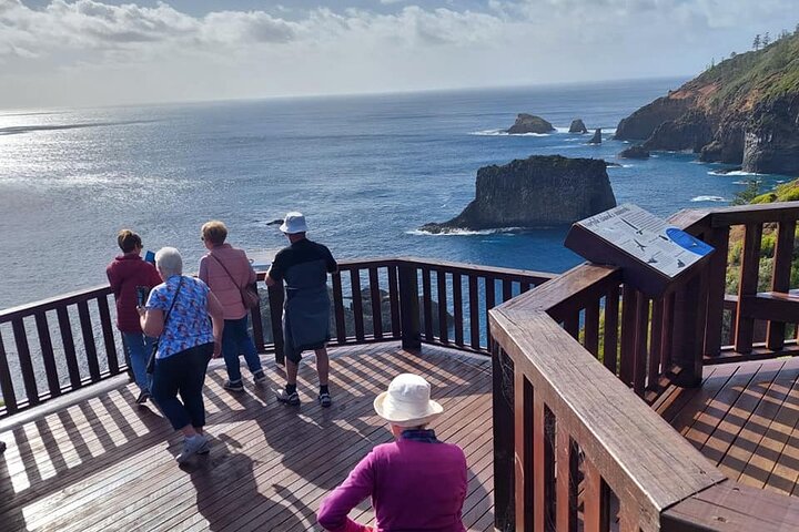 Breakfast Bushwalk & Clifftop BBQ Tour