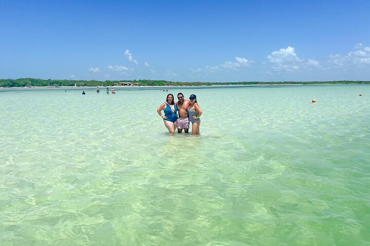 Boat Tour of Three Islands in Holbox with Transportation