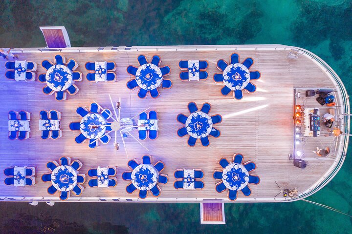 Ocean Vision: Show & Dance Night with buffet, open bar & transfer