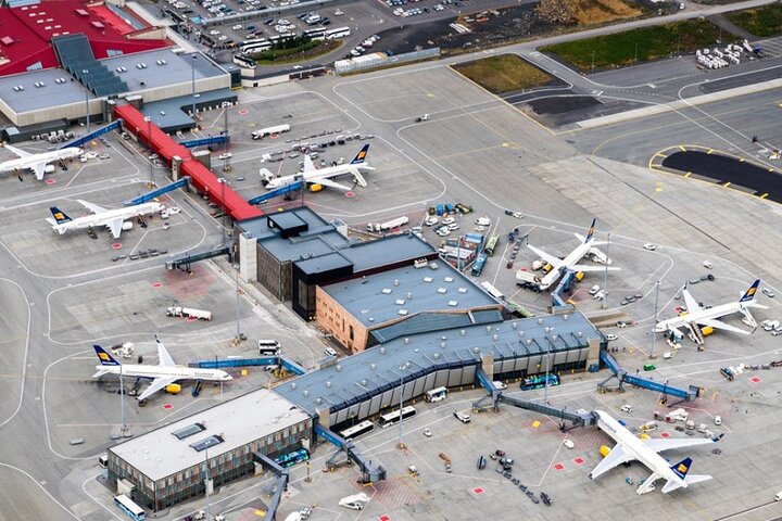 Private Airport Transfer from Keflavik airport to hotels in Reykjavik area