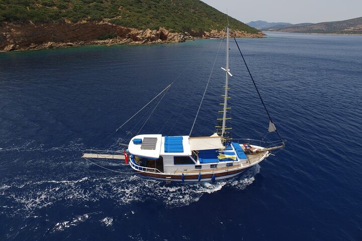 3-Hour Private Sunset Boat Tour With Dinner in Bodrum