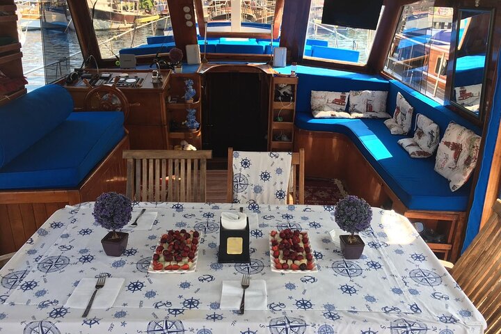 3-Hour Private Sunset Boat Tour With Dinner in Bodrum
