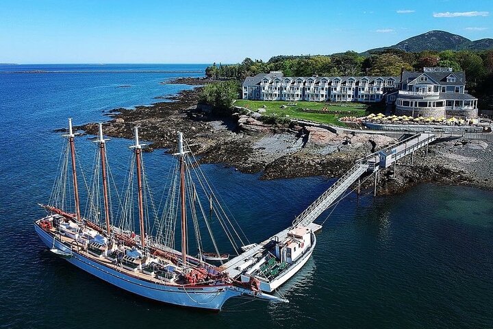 1.5 to 2-Hr Windjammer Sailing Trip in Maine w/ Licensed Captain