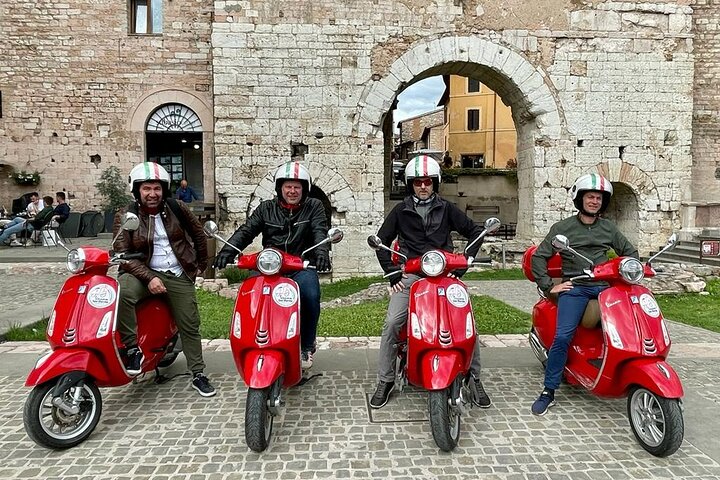 Vespa tour with written guide of Marche Riviera del Conero