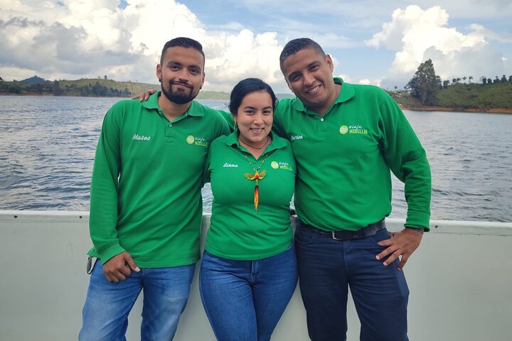 Guatapé Tour: Piedra del Peñol with Boat Tour, Breakfast, Lunch