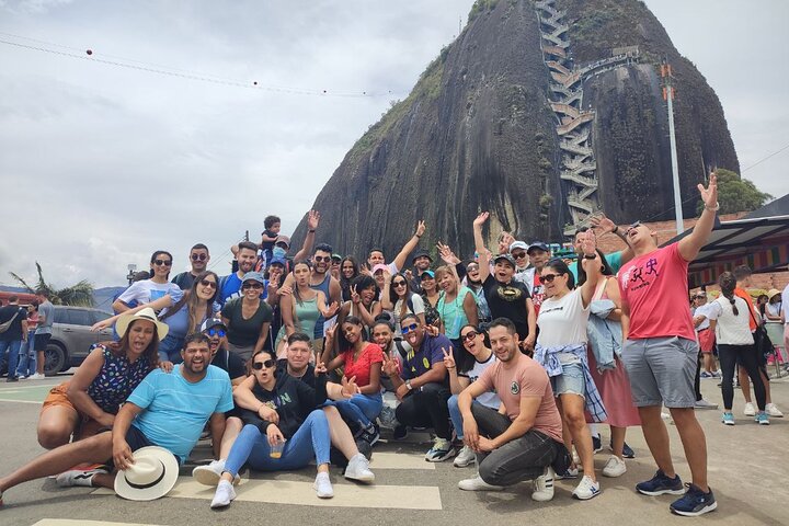 Guatapé Tour: Piedra del Peñol with Boat Tour, Breakfast, Lunch
