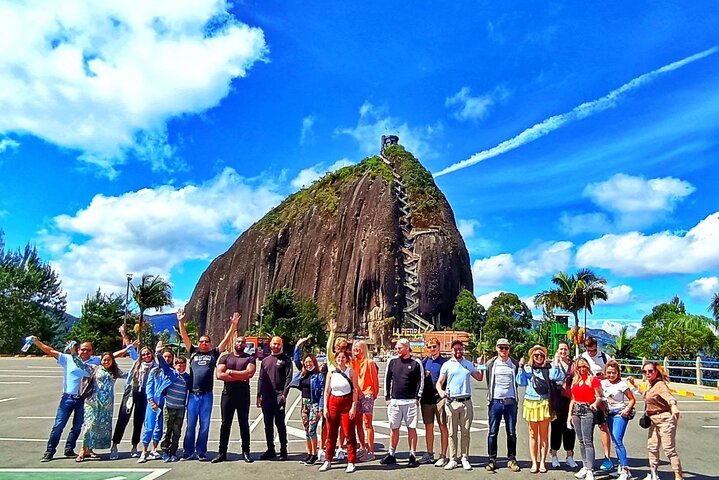 Guatapé Tour: Piedra del Peñol with Boat Tour, Breakfast, Lunch
