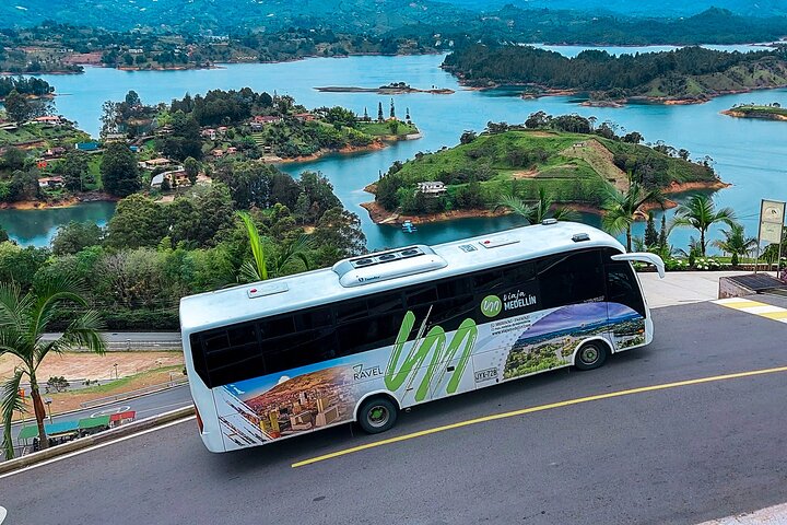 Guatapé Tour: Piedra del Peñol with Boat Tour, Breakfast, Lunch