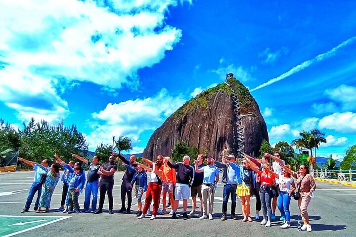 Guatapé Tour: Piedra del Peñol with Boat Tour, Breakfast, Lunch