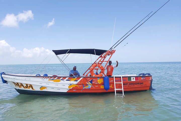 Private Fishing Tour in Holbox Island with Lunch and Pick up