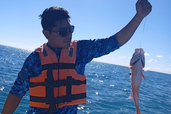 Full Day Tour with Fishing and Snorkeling from Holbox