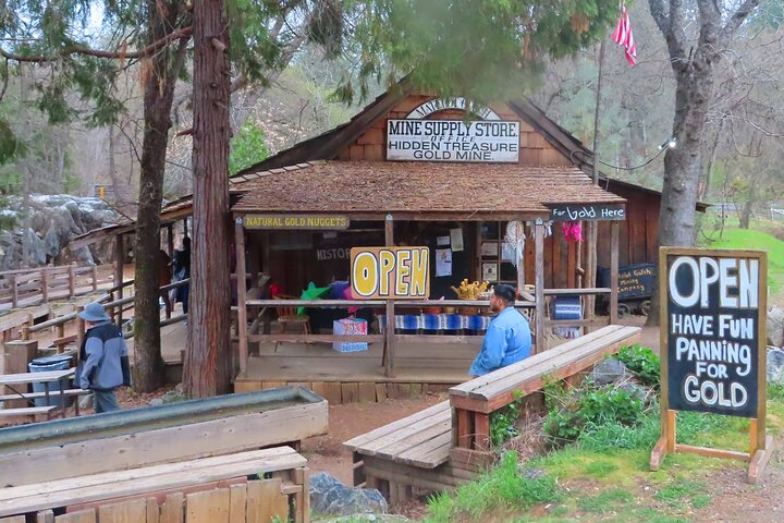 A Highway 49 Drive: A Self-Guided Audio Tour from Angels Camp to Jamestown