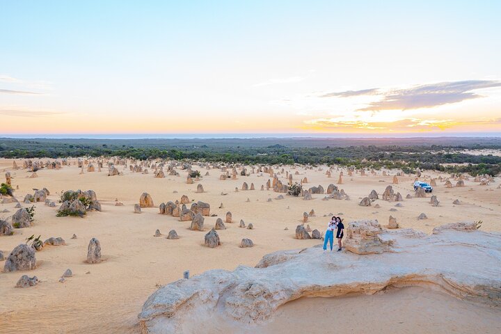 Pinnacles Desert Sunset Dinner and Stargazing Tour