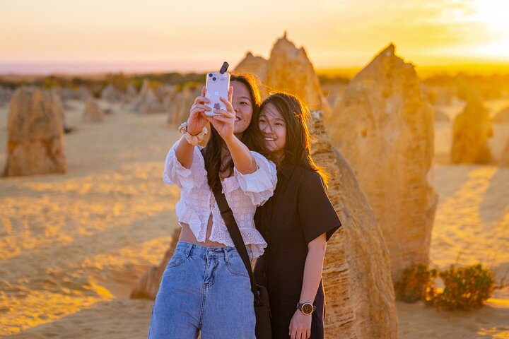 Pinnacles Desert Sunset Dinner and Stargazing Tour