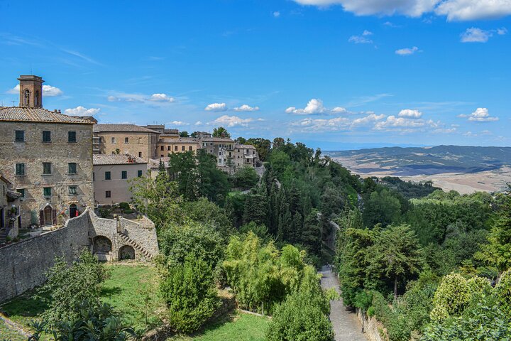 Volterra and San Gimignano: a taste of medieval Tuscany!