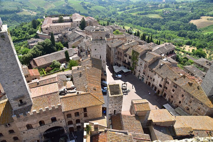 Volterra and San Gimignano: a taste of medieval Tuscany!