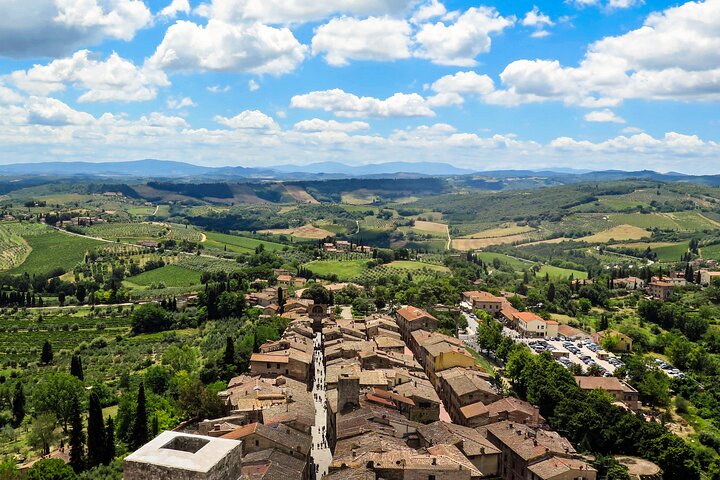 Volterra and San Gimignano: a taste of medieval Tuscany!