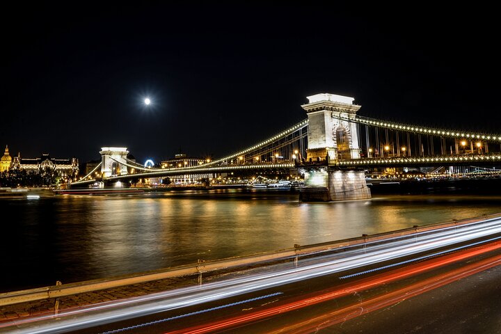Private car or minivan transfer from Budapest to Vienna or back.