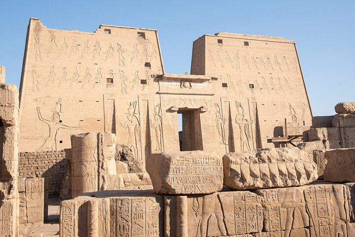 8-Day Private Tour Cairo, Aswan, Luxor and Nile Cruise Including Air Fare