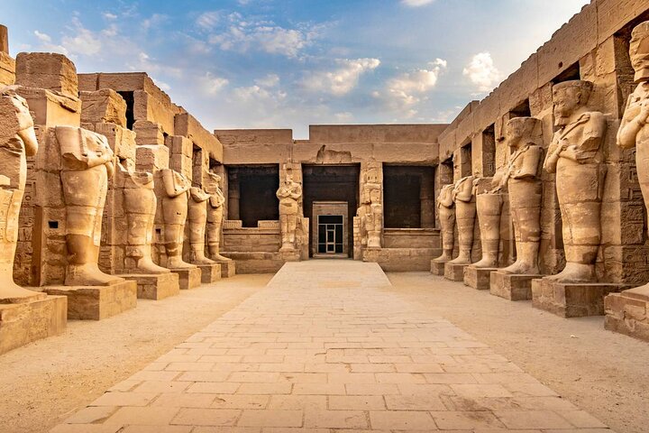 8-Day Private Tour Cairo, Aswan, Luxor and Nile Cruise Including Air Fare