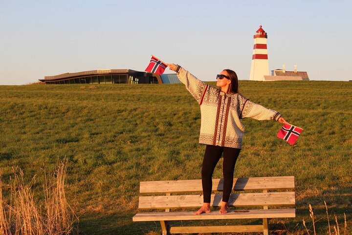 Ålesund Shore Excursion and 6 beautiful highlight stops minibus