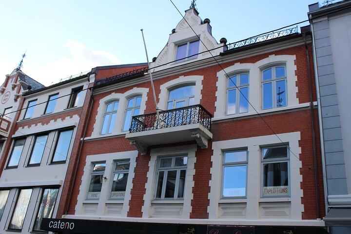 Ålesund Shore Excursion and 6 beautiful highlight stops minibus