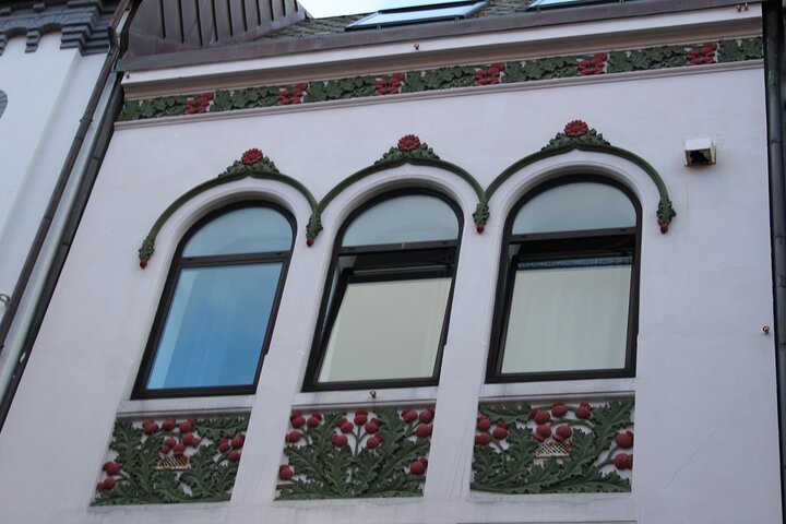 Ålesund Shore Excursion and 6 beautiful highlight stops minibus