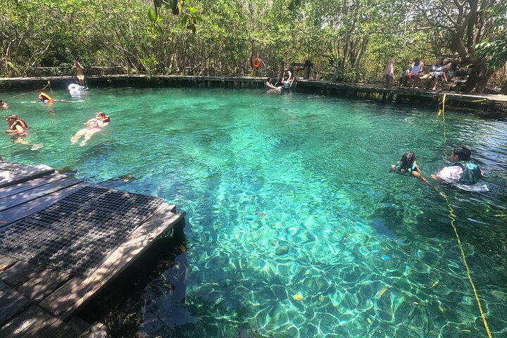 Boat Tour of Three Islands in Holbox with Transportation