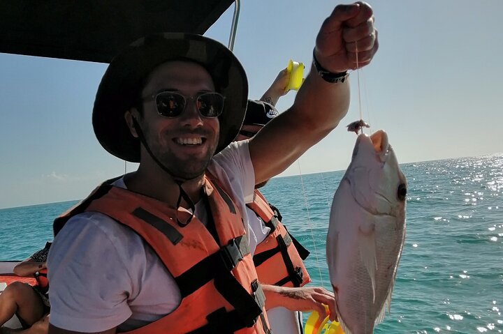 Full Day Tour with Fishing and Snorkeling from Holbox