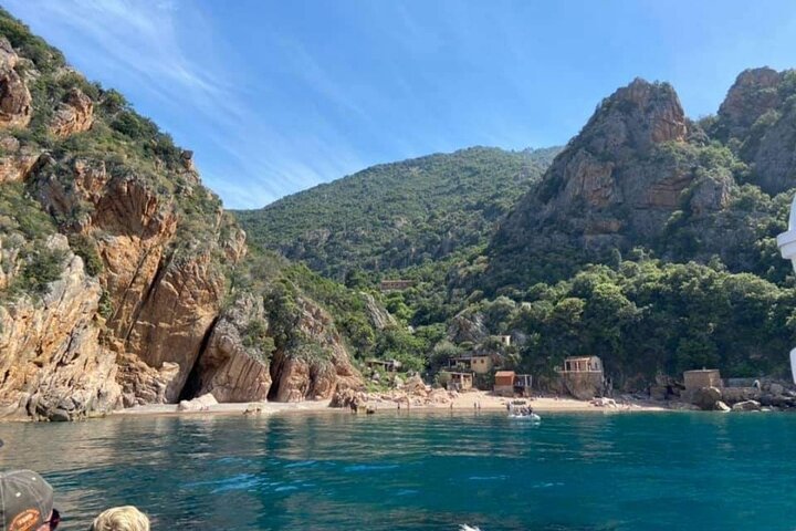 De Sagone/Cargèse: Scandola Girolata 2h Calanques Piana Swimming