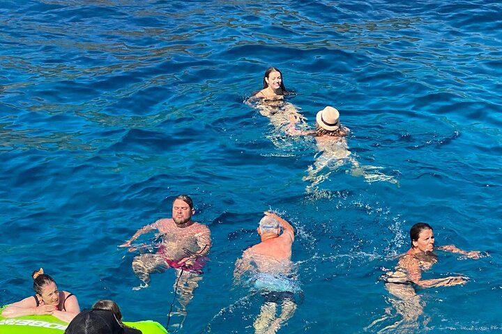 De Sagone/Cargèse: Scandola Girolata 2h Calanques Piana Swimming