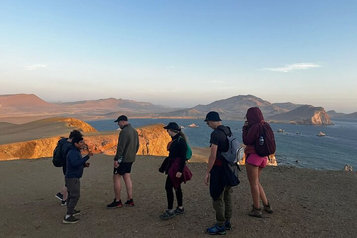 4 Hrs GOLDEN SHADOWS TREK in Paracas National Reserve