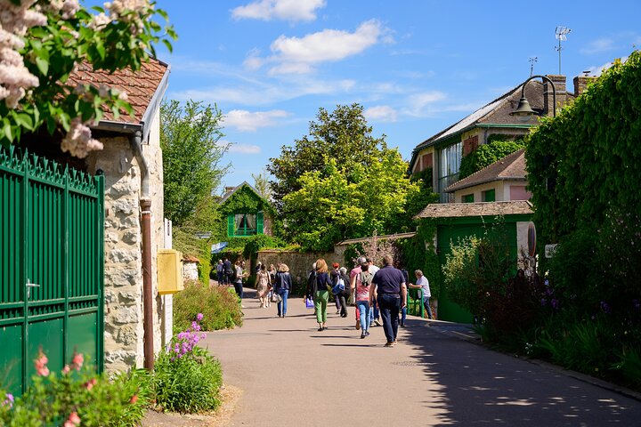Monet’s House & Gardens Giverny Small Group Tour from Paris