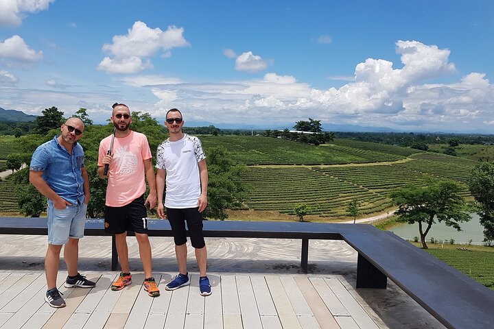 Chiang Rai 7 Highlights: White & Blue Temple, Golden Triangle